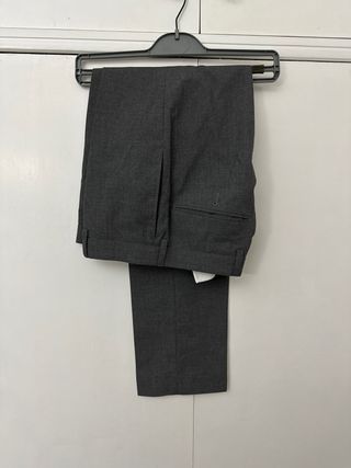 Traje gris nuevo hombre