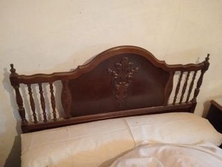 HABITACION ANTIGUA. Cama mesillas y comodin