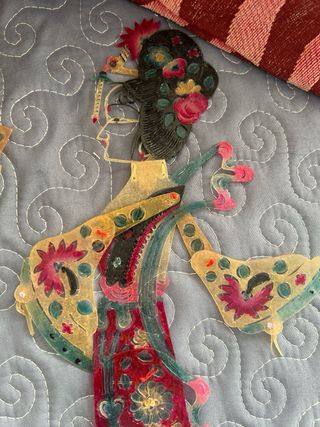 Bambole articolate in pelle per neonati.