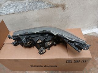 Faro derecho toyota hylux 2020