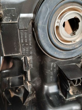 Faro derecho toyota hylux 2020