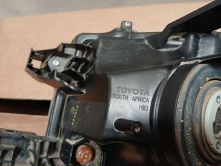 Faro derecho toyota hylux 2020