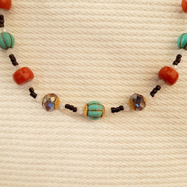 Collana con cristalli viola e turchese