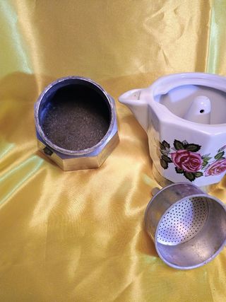 Caffettiera moka in alluminio è porcellana