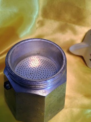 Caffettiera moka in alluminio è porcellana