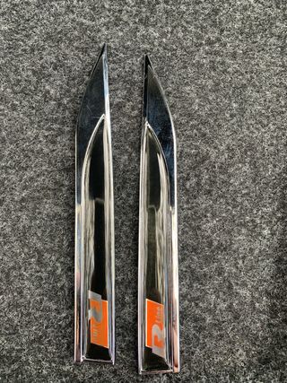2 Pzs. Emblemas/logos laterales VW “RLine”