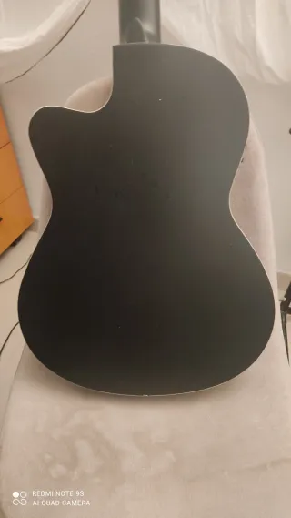 Guitarra española electrificada