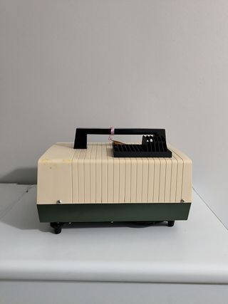 Proyector diapositivas antiguo