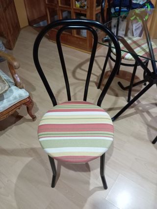 Tavolo e 4 sedie in cristallo e ferro