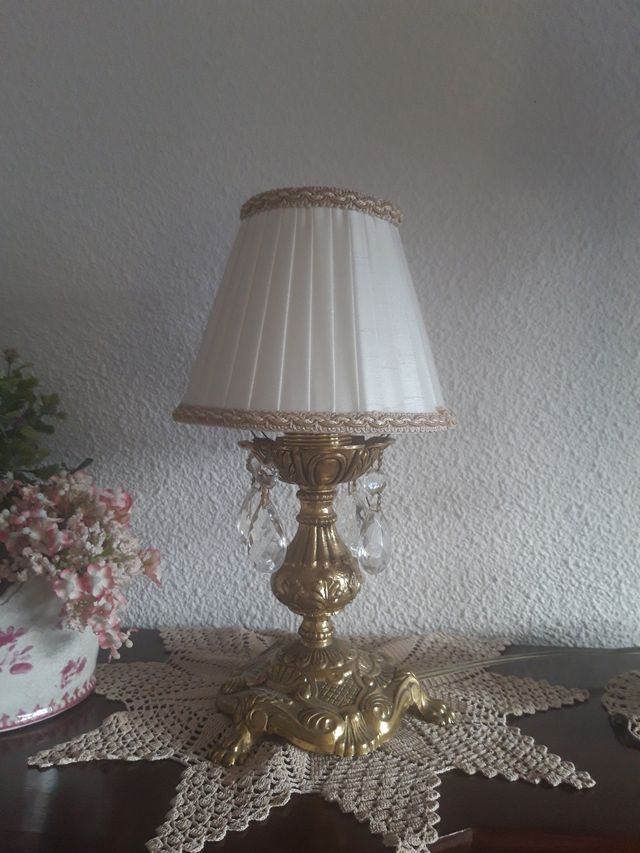 Antigua lámpara de mesilla