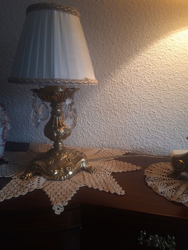 Antigua lámpara de mesilla