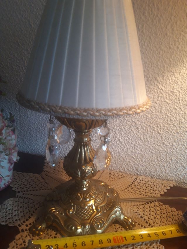 Antigua lámpara de mesilla