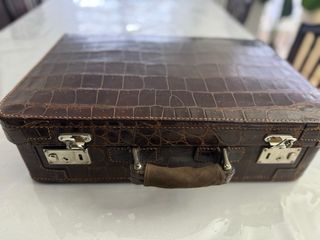 Maletín Attache Cocodrilo Tocador de Noche