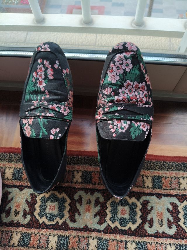 Bonitos zapatos diferentes