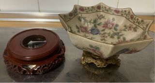 Centro de mesa chino con peana  de madera