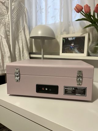 Tocadiscos Crosley Voyager Bluetooth rosa amatista