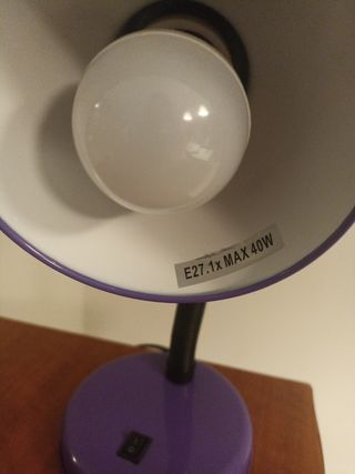 Lampara mesa estudio flexible y bonbilla incluida.