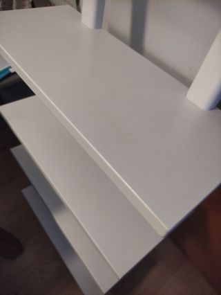 Estantería de pared blanca