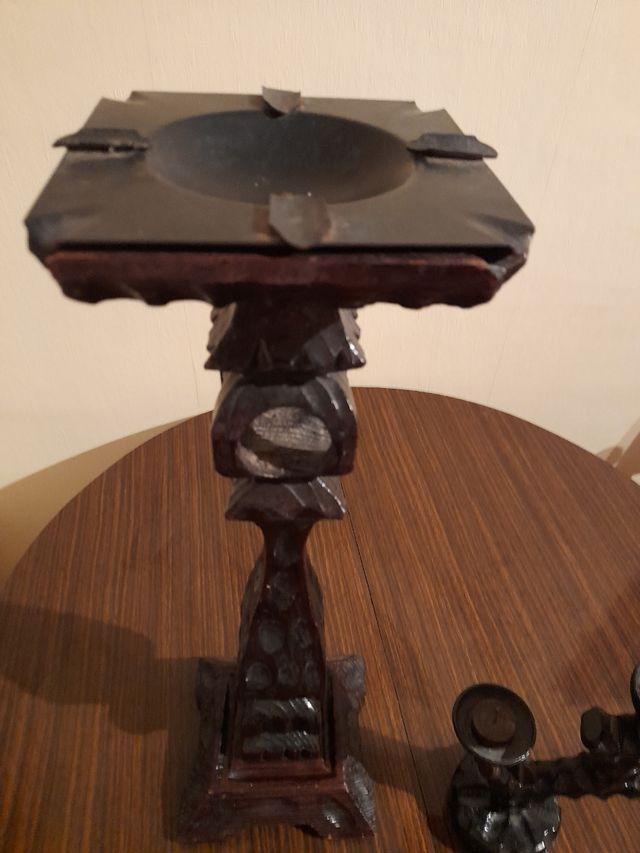 Posacenere in legno intagliato