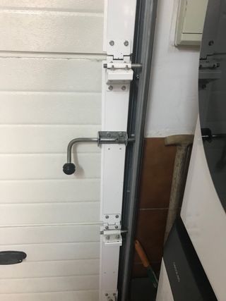 Puerta garaje seccional enrollable con motor