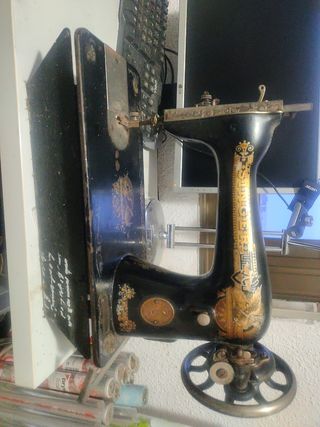 Maquina de coser antigua