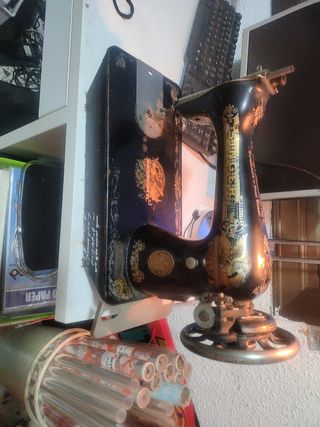 Maquina de coser antigua