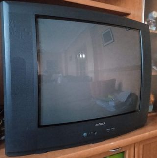 Televisión grande antigua