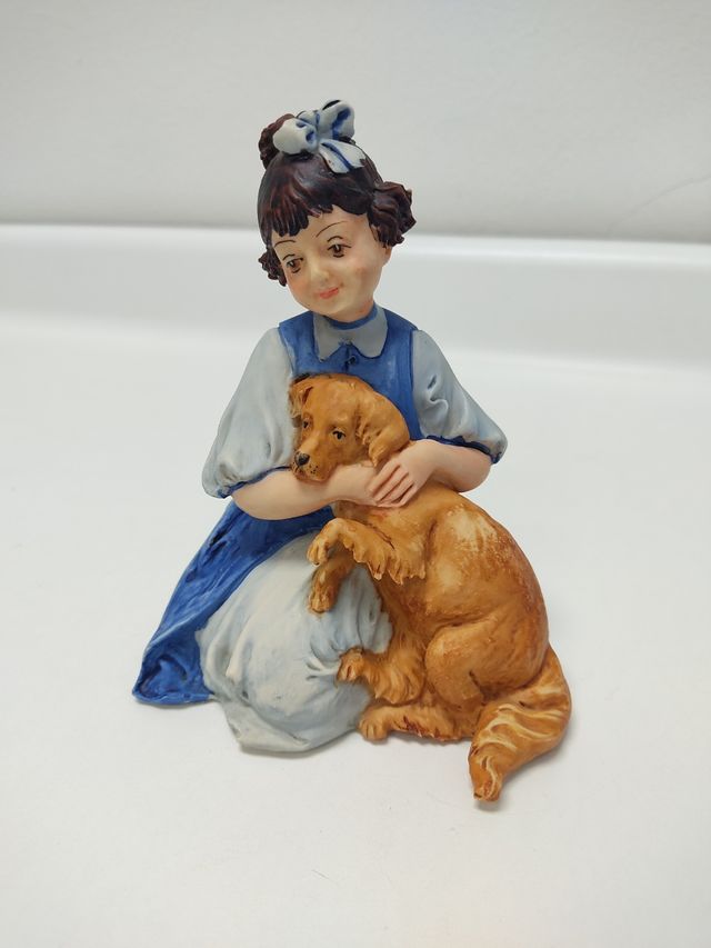 Figura niña sentada con perro colecionismo