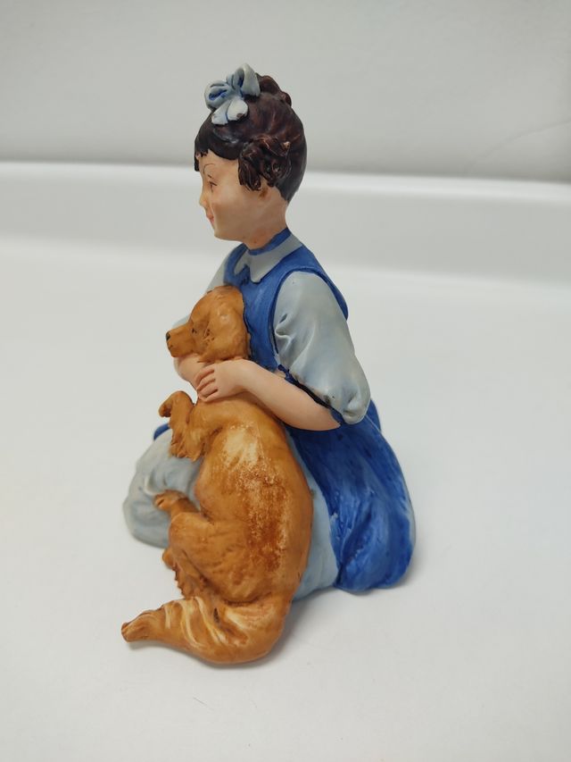 Figura niña sentada con perro colecionismo