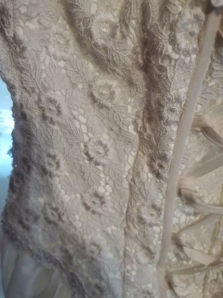 Vestido de novia, de guipur y seda salva