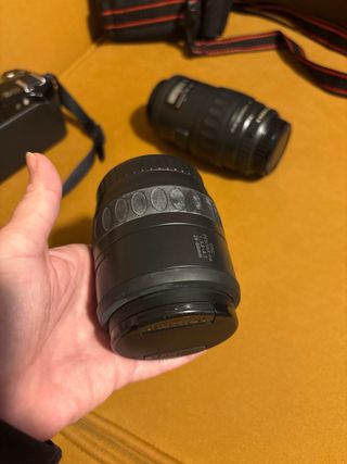 Cámara fotos Pentax Z 10 con dos objetivos.