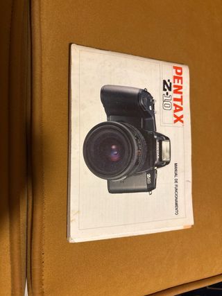 Cámara fotos Pentax Z 10 con dos objetivos.