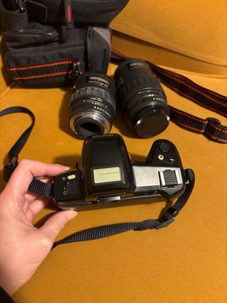 Cámara fotos Pentax Z 10 con dos objetivos.