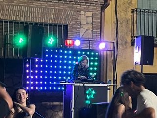 Discomovil  DJ fiestas pueblos  bodas cumpleaños