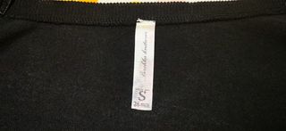 Jersey negro con escote drapeado