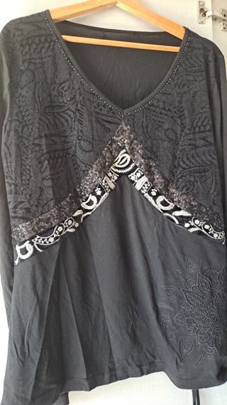 Camiseta tipo desigual