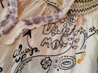 Blusa Desigual manga corta con bordados M