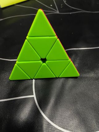 Cubo de Rubik triangular