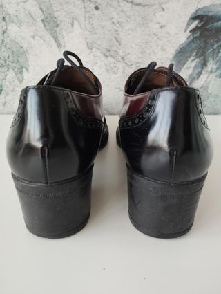 Zapatos Wonders imitación charol