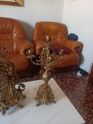 Candelabros y reloj antiguos