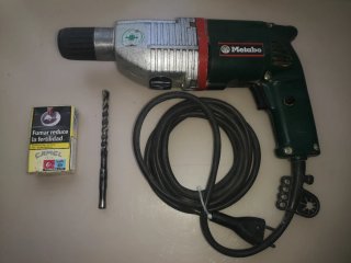 Taladro  percutor profecional marca METABO