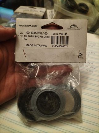 Kit de retenes Rock LYRIK 2012 - 2015