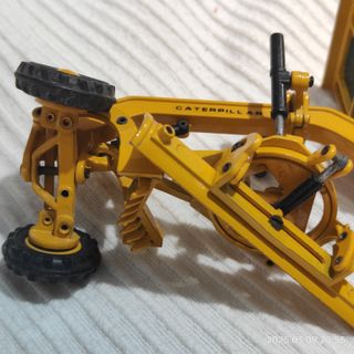 Motoniveladora metal Caterpillar