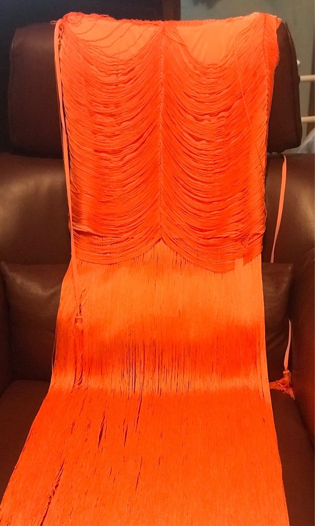 Vestido  de flecos.
