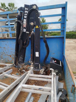 Grúa y caja camión