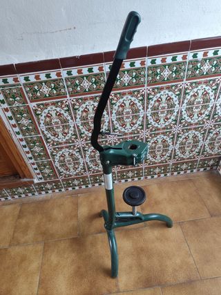 Maquina para tapar vino