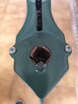 Maquina para tapar vino