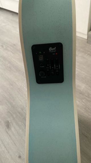 GUITARRA ELECTROACUSTICA CORT NUEVA CON FUNDA