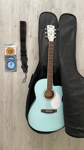 GUITARRA ELECTROACUSTICA CORT NUEVA CON FUNDA