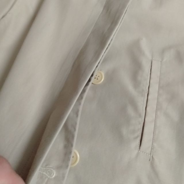 Trench corto foderato.